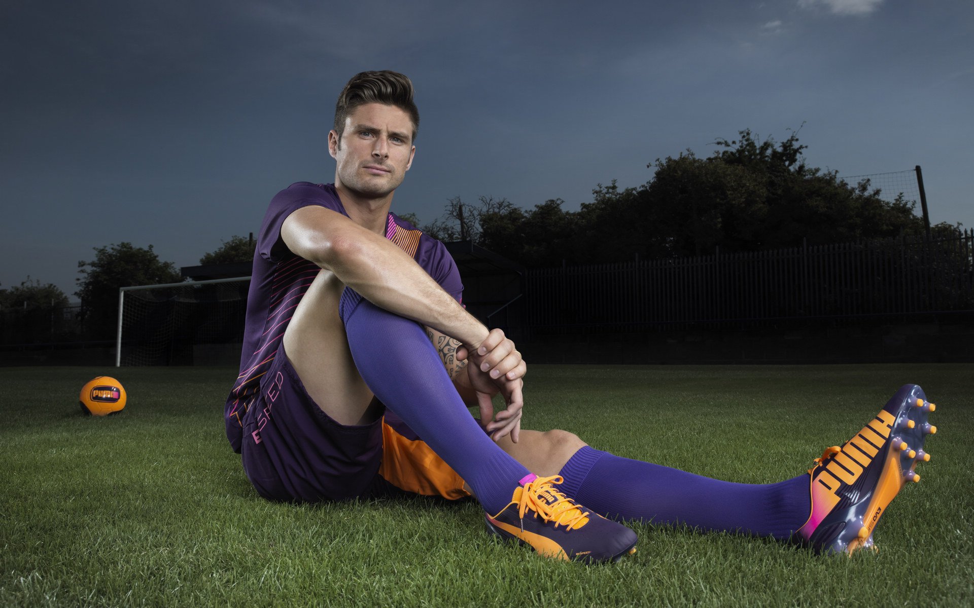 英超金手套之争：阿利森、埃德森谁是最佳门将？，官方_35场比赛18次零封 埃德森蝉联英超金手套奖